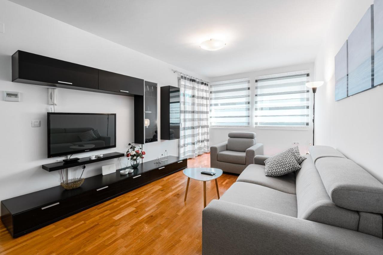 App 2 Apartment Novigrad  ภายนอก รูปภาพ